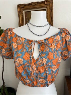 Sundry Floral Puff-Sleeve Crop Top in Orange and Blue